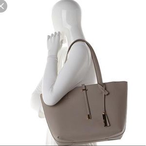🔥100% Auth Vince Camuto Leila Tote bag🔥